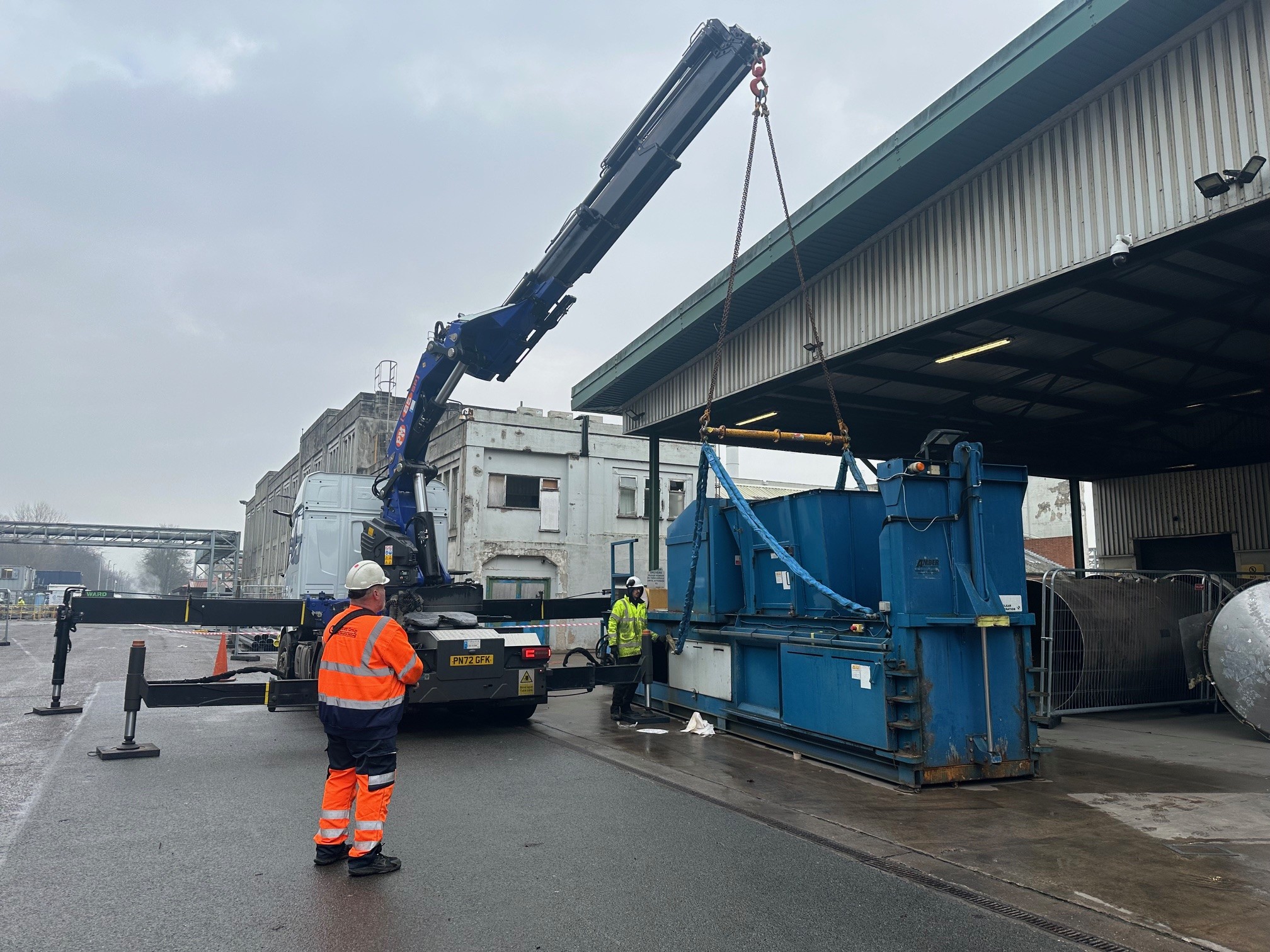 Truck mounted crane of Gerritsen Group, getting ready to lift the machine.