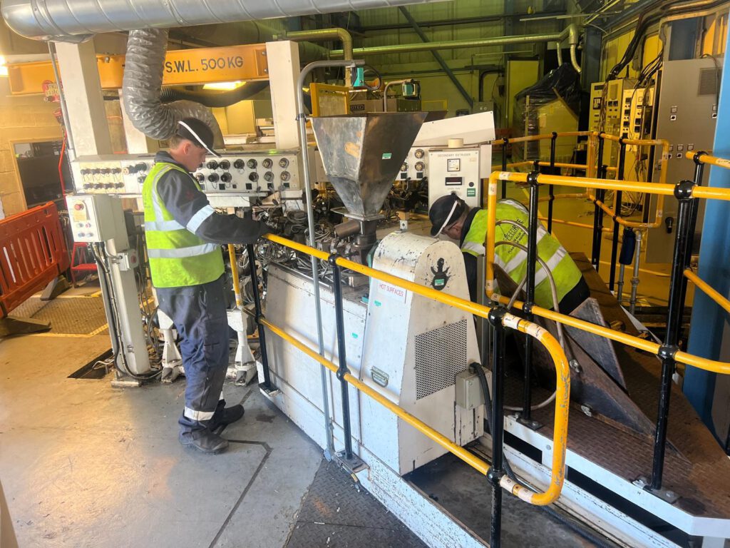 Demontage by hand, done by two collegues of Speedrite.