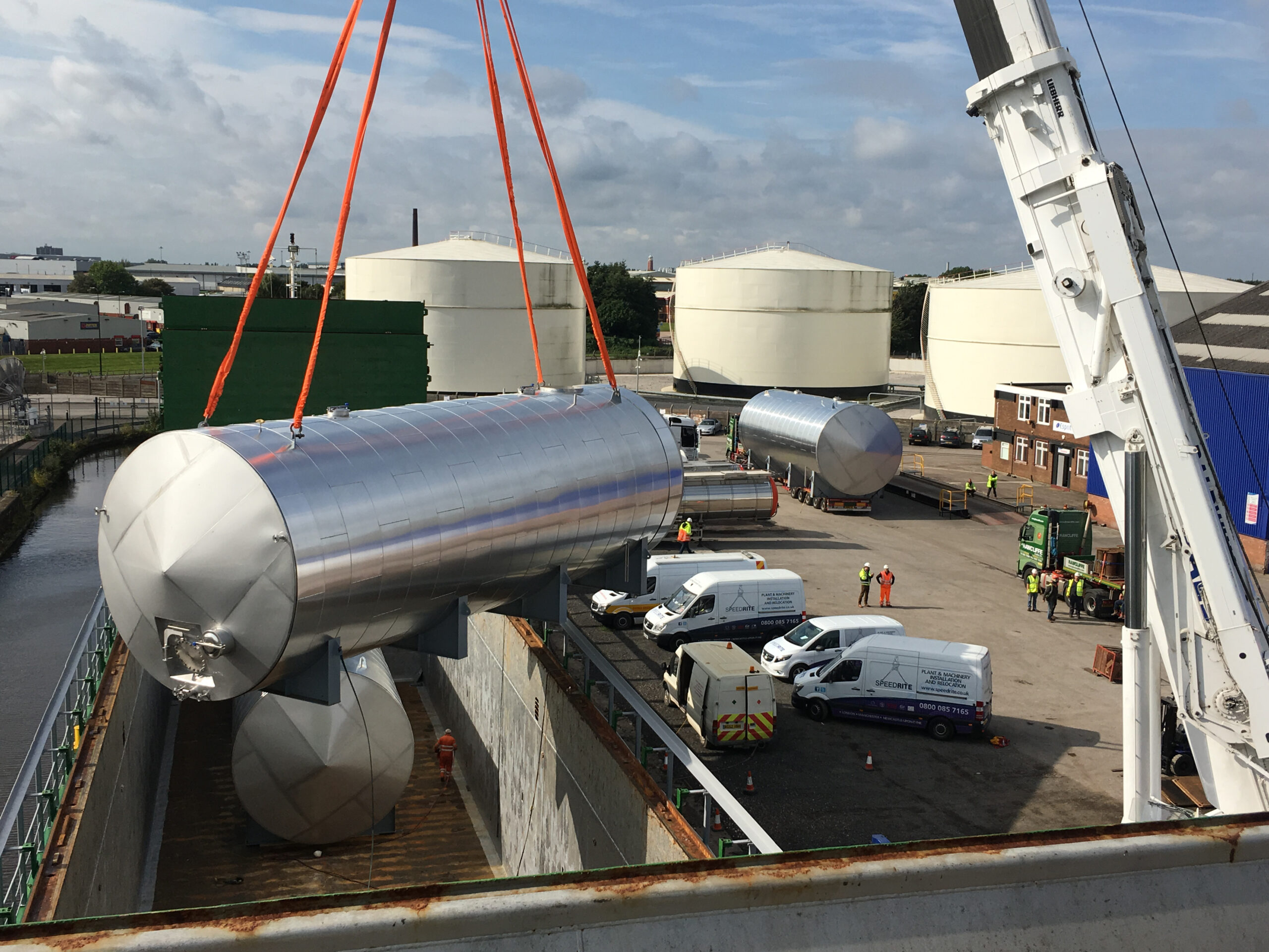 Exceptional size tank lifted by Speedrite.